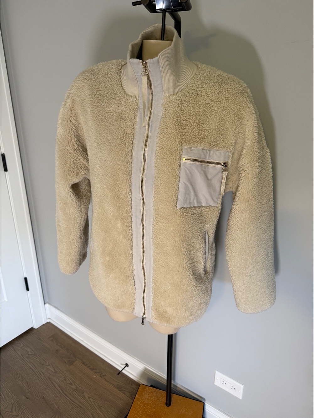 Varley Women's Beige Fleece Jacket with Zipper Pocket, Size XS